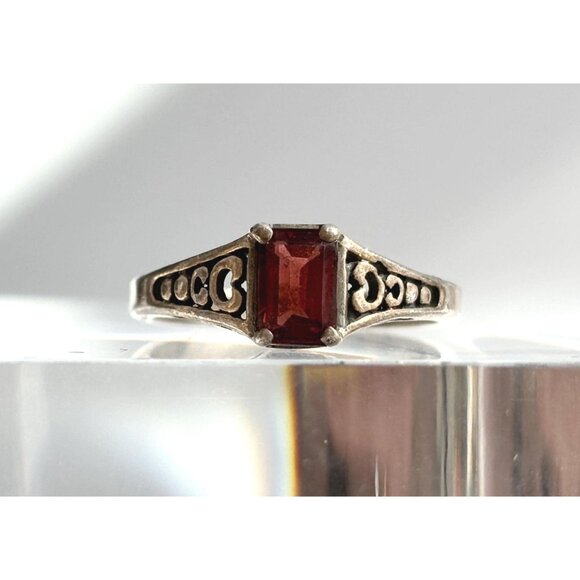 Dark Garnet Semi-Precious Gemstone 925 Sterling Silver Vintage Ring - sz 6 - Picture 1 of 11